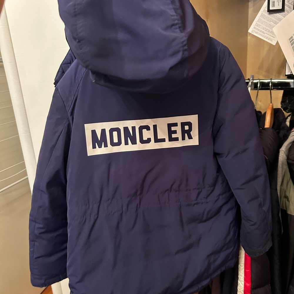 Moncler sz 5A blue warm down jacket.